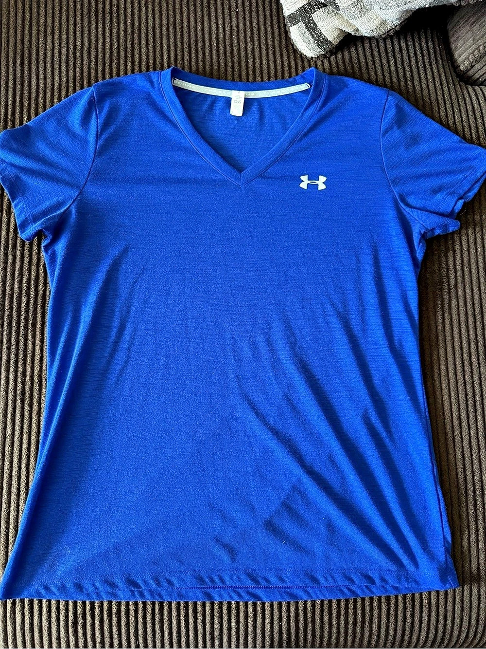 Under Armour HeatGear V-Neck Athletic Tee in Blue Size Large